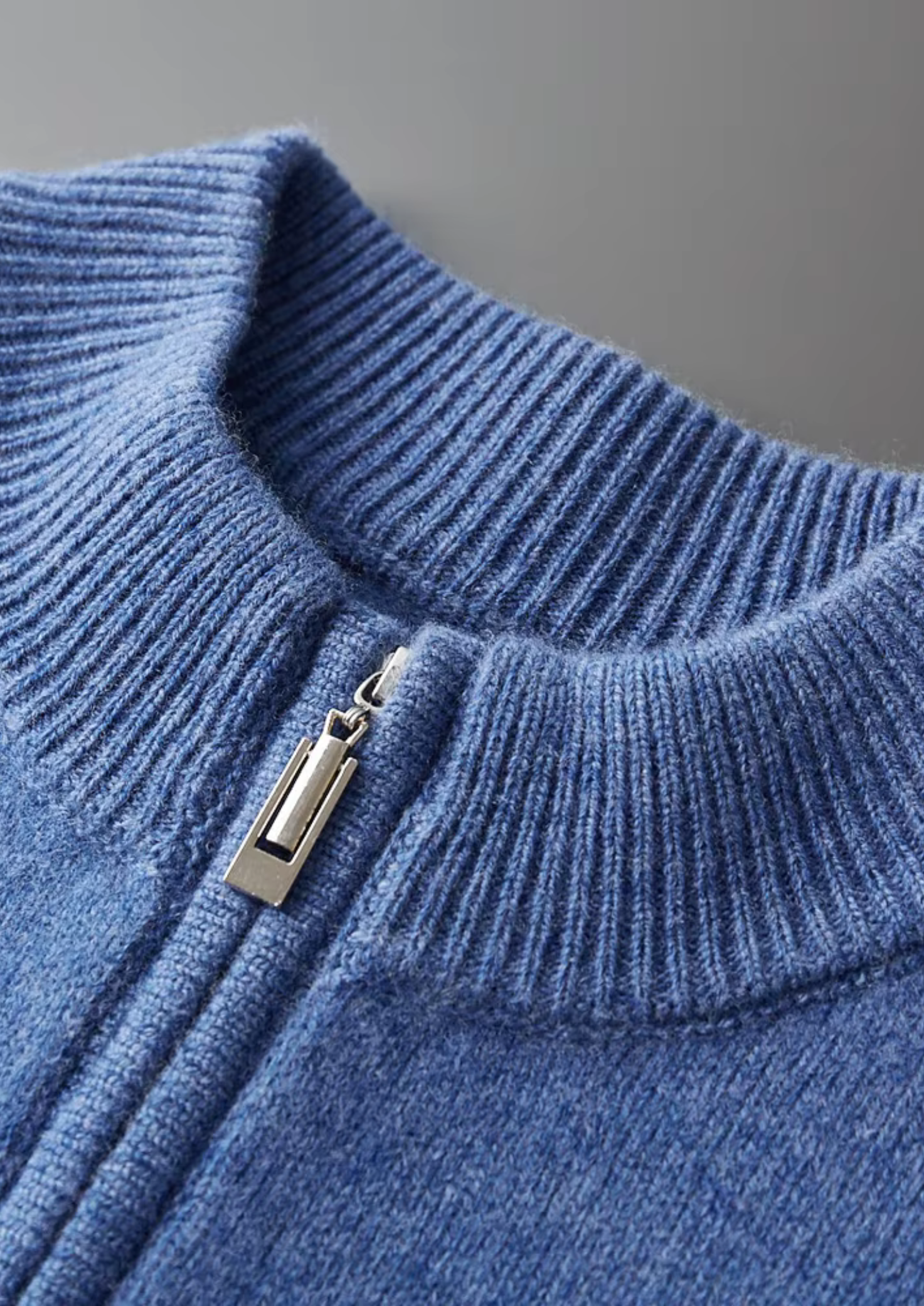 MARVIN - Pullover com Zíper Frontal