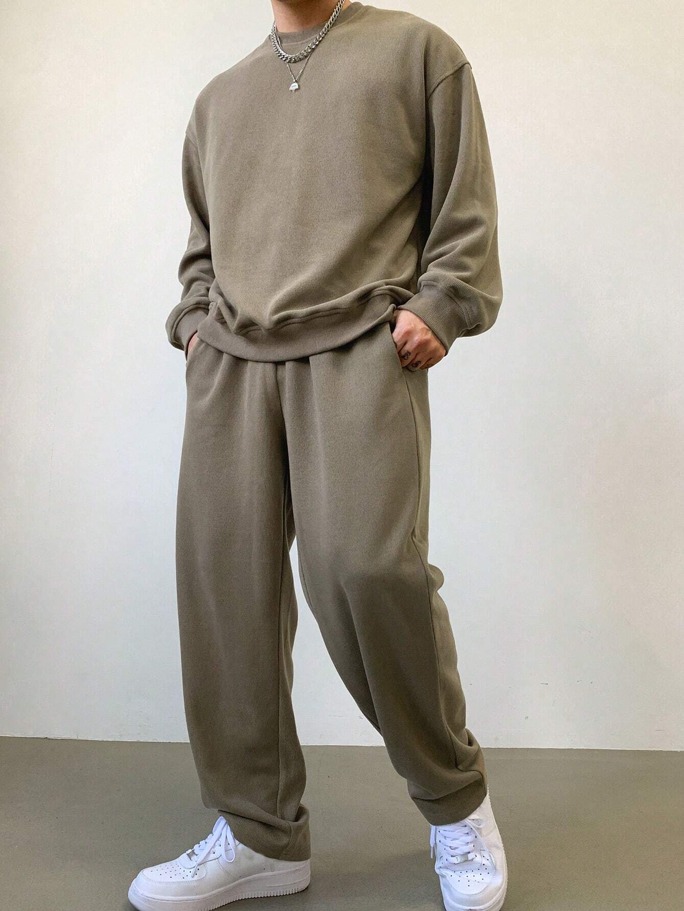 Conjunto de Hoodie e Calças Masculinas LIVAA