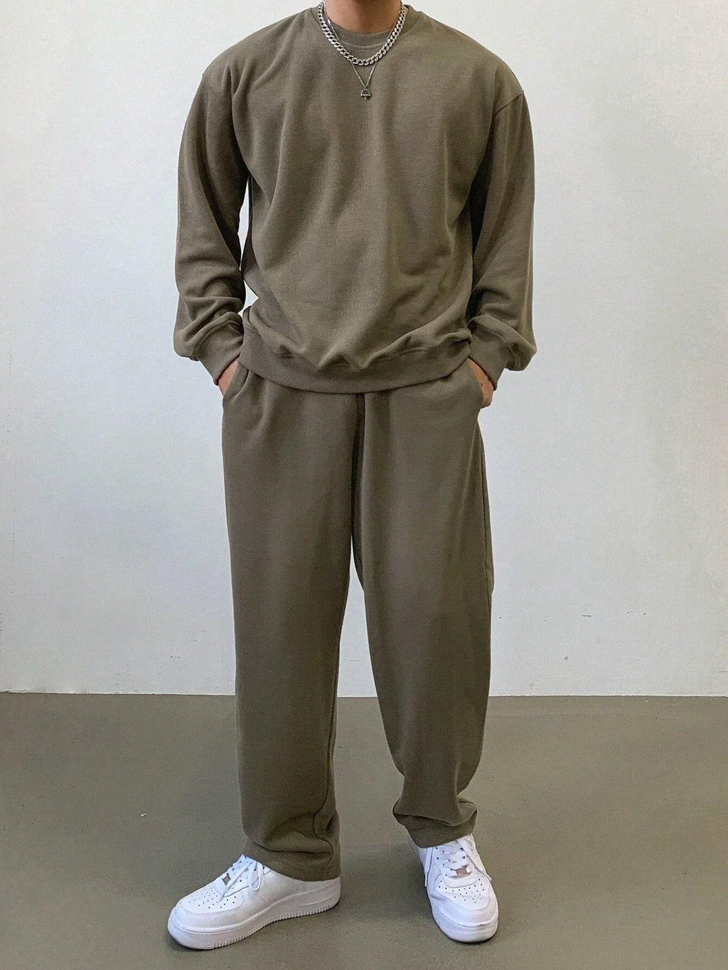 Conjunto de Hoodie e Calças Masculinas LIVAA