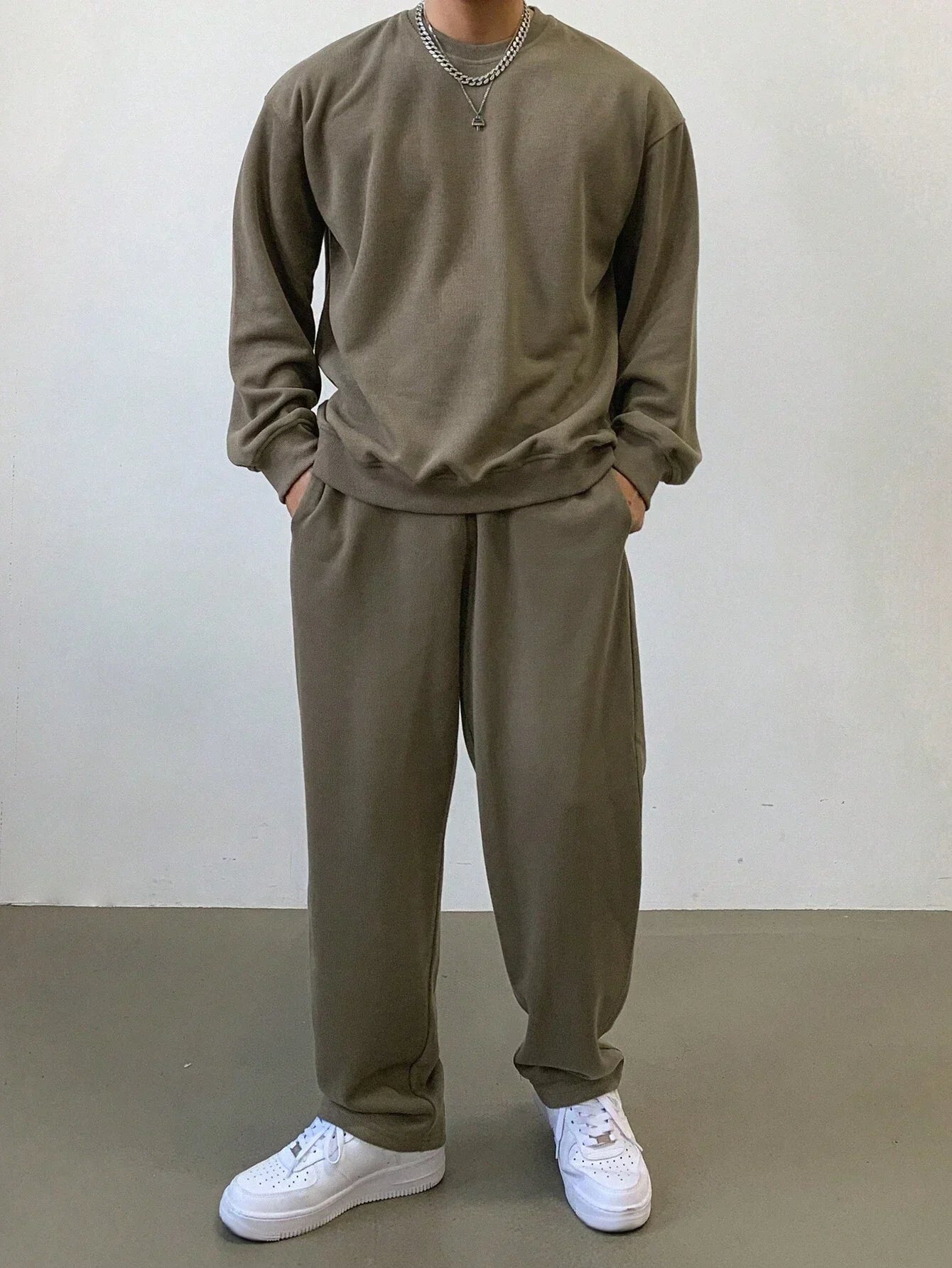 Conjunto de Hoodie e Calças Masculinas LIVAA