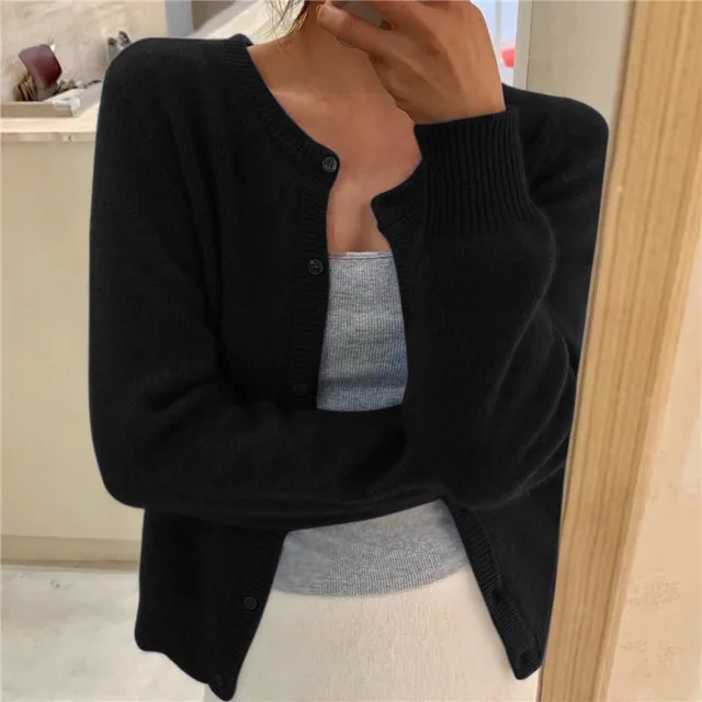 Cardigan Feminino de Malha Suave – Gola Redonda, Fechamento com Botões e Punhos Canelados