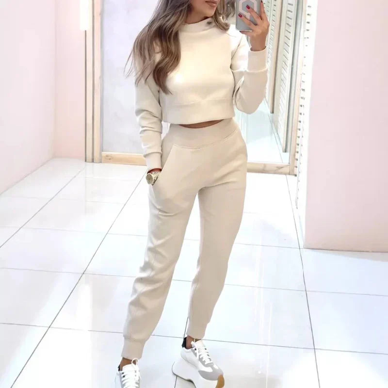 Conjunto Feminino Confortável de Duas Peças com Suéter Cortado