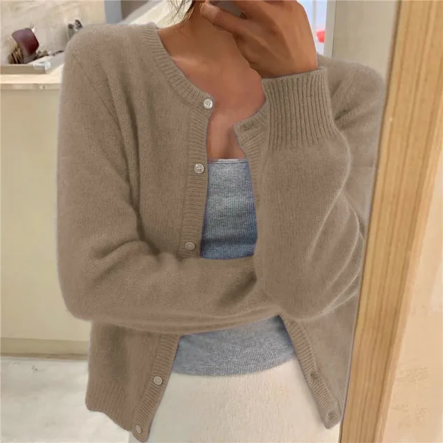 Cardigan Feminino de Malha Suave – Gola Redonda, Fechamento com Botões e Punhos Canelados