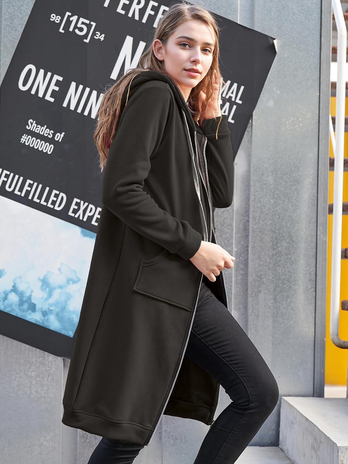 Vestido Midi Esportivo com Capuz e Bolsos com Zíper para Conforto Ideal