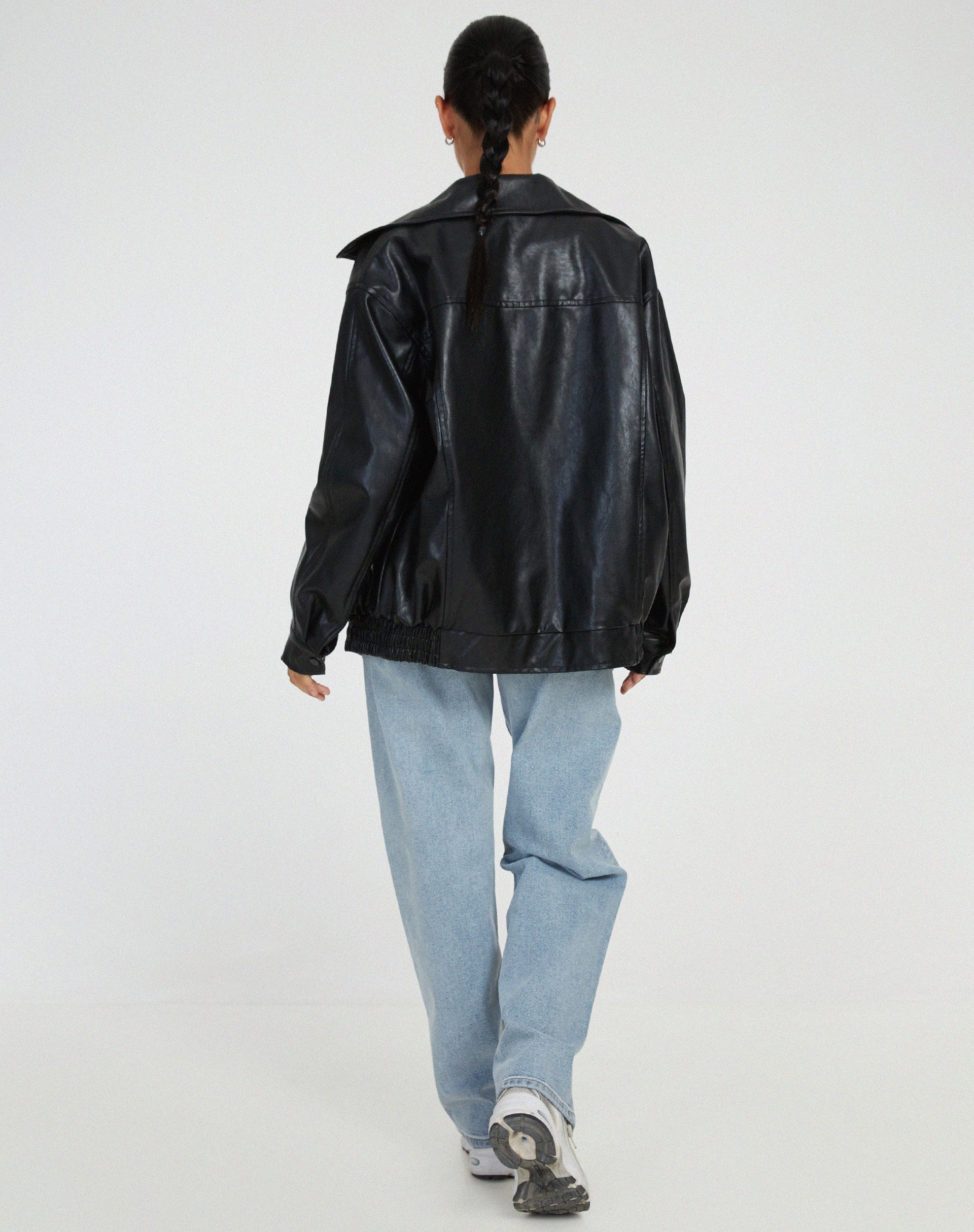 Casaco Oversized Leve de Couro Feminino