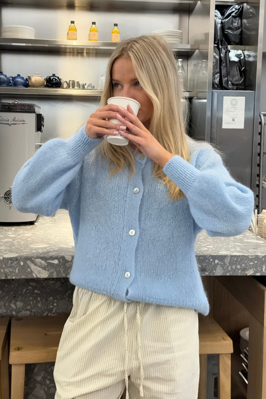 NOLA - Cardigan Feminino em Tricô com Botões