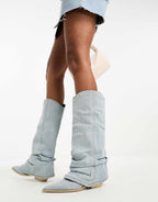Botins Casuais em Jeans Azul Claro com Cano Alto e Bico Fino – Calçado Fashion Urbano