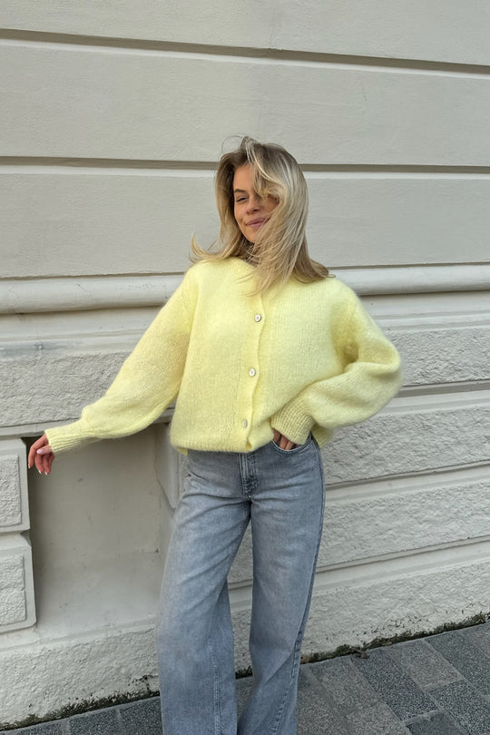 NOLA - Cardigan Feminino em Tricô com Botões