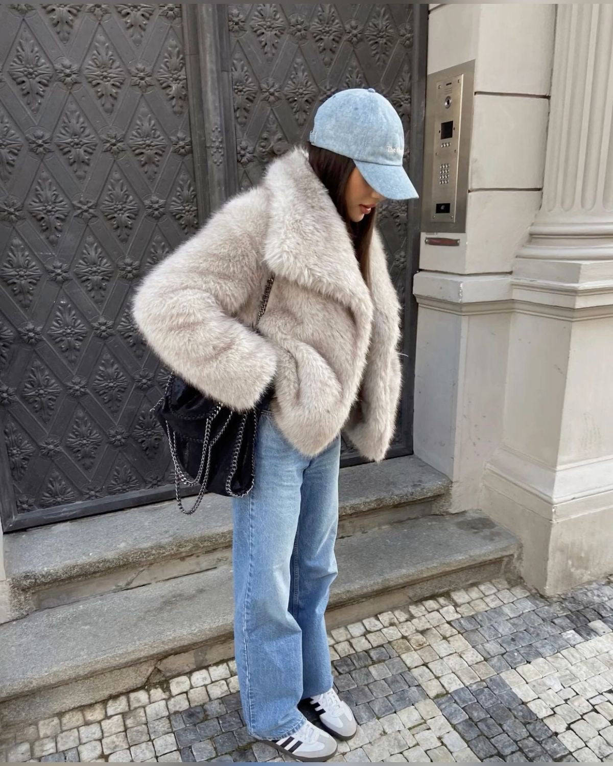 Casaco Feminino Elegante em Pelo Sintético - Sofisticado, Macio e Estiloso