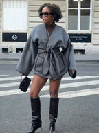 Casaco Cinza Oversized Feminino com Cinto para o Outono