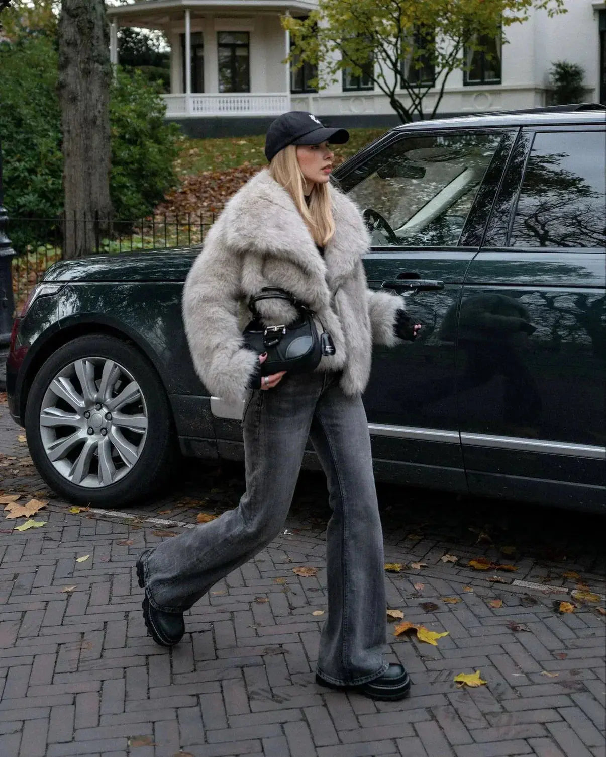 Casaco Feminino Elegante em Pelo Sintético - Sofisticado, Macio e Estiloso