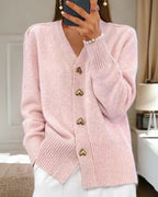 Cardigan Outonal Charmoso para Mulheres com Botões em Coração – Tricotado com Perfeição para um Toque Romântico