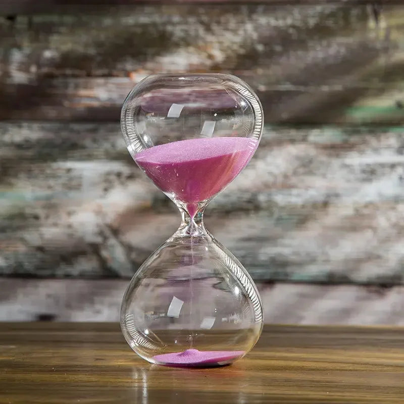Ampulheta de Vidro Estilizada - Objeto Decorativo com Temática Temporal