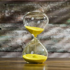 Ampulheta de Vidro Estilizada - Objeto Decorativo com Temática Temporal
