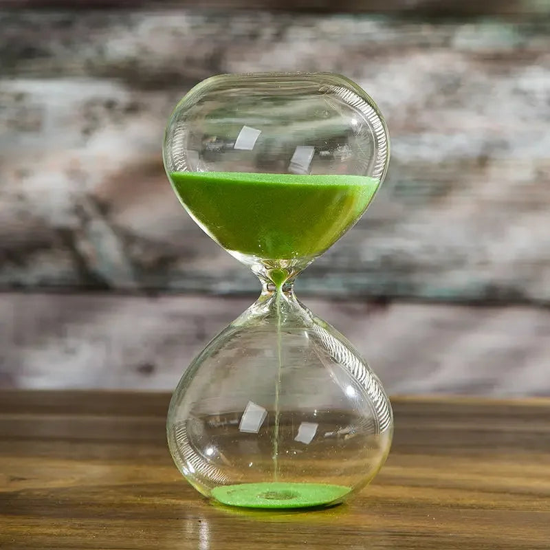 Ampulheta de Vidro Estilizada - Objeto Decorativo com Temática Temporal