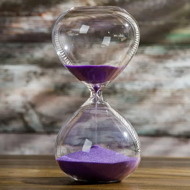 Ampulheta de Vidro Estilizada - Objeto Decorativo com Temática Temporal