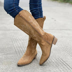 Botins Femininos Elegantes em Camurça com Bordado e Salto Bloco para Look Casual Boho