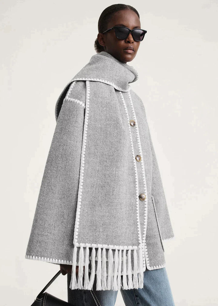 Casaco de Inverno Elegante em Lã Merino com Cachecol Integrado – Feminino