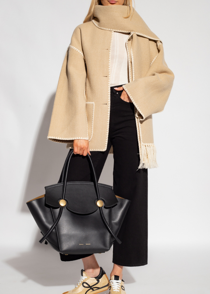 Casaco de Inverno Elegante em Lã Merino com Cachecol Integrado – Feminino