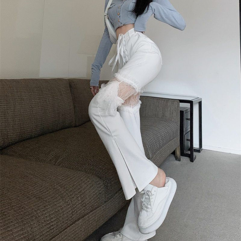 Natalia | Calças Flare Fashion com Toque Punk e Detalhes em Renda