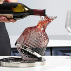 Elegante Decantador de Cristal con Diseño Rotativo