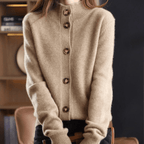 Cardigã Feminino Elegante em Malha com Detalhe de Botão