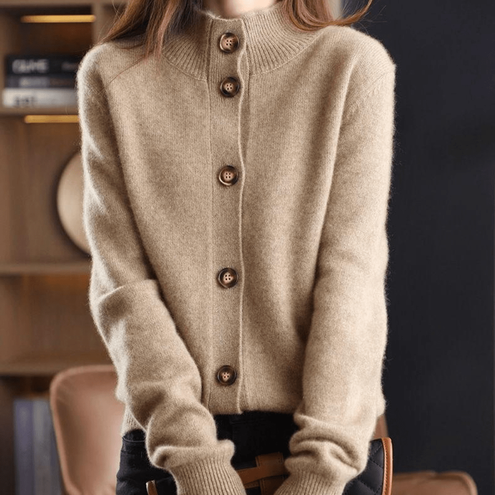 Cardigã Feminino Elegante em Malha com Detalhe de Botão