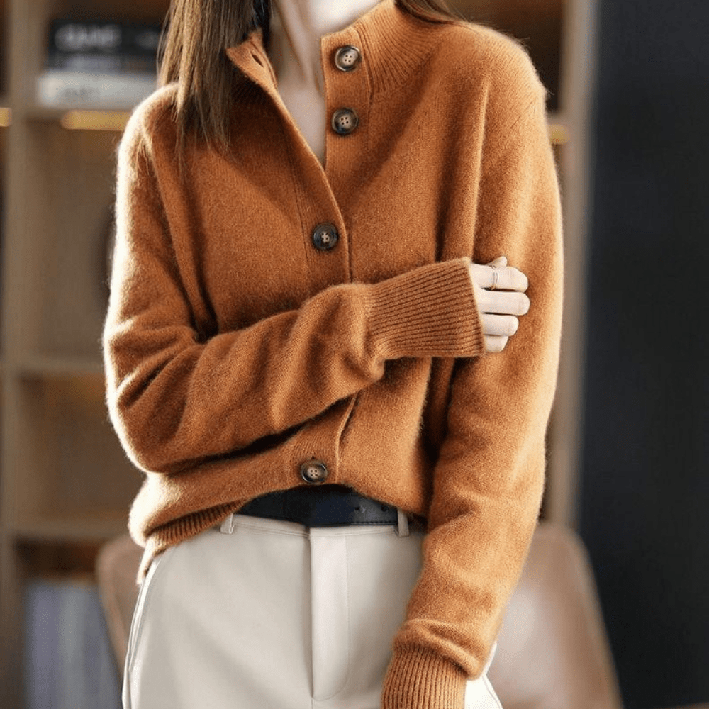 Cardigã Feminino Elegante em Malha com Detalhe de Botão