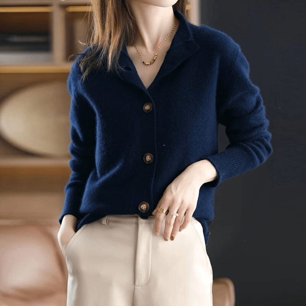 Cardigã Feminino Elegante em Malha com Detalhe de Botão