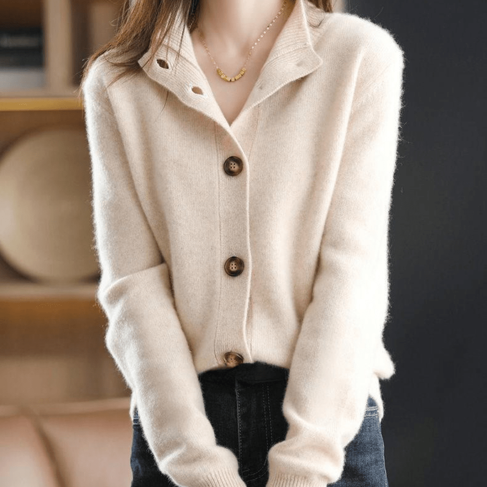 Cardigã Feminino Elegante em Malha com Detalhe de Botão